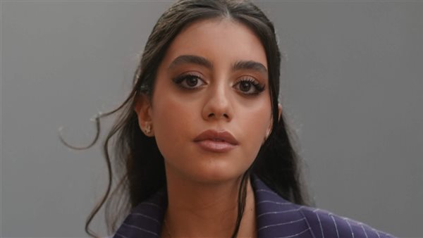 الفنانة ياسمين العبد