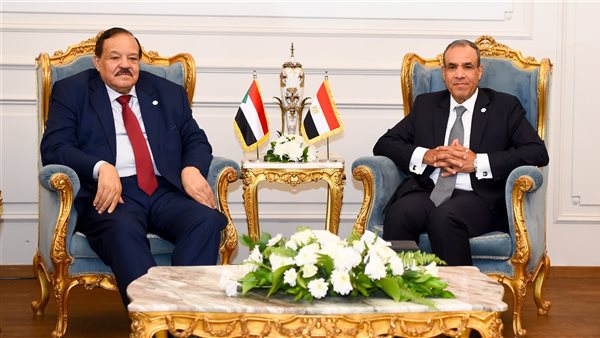 يستقبل وزير خارجية