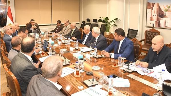 اجتماع وزير الإسكان