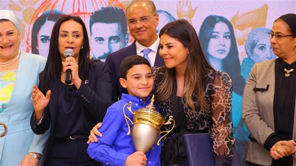 تكريم نجوم وصناع