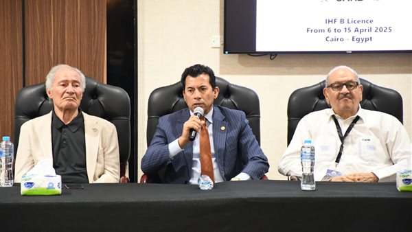 وزير الرياضة الدكتور