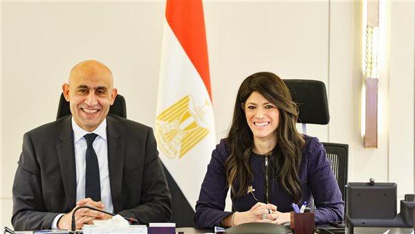 وزيرا  التخطيط والتعليم