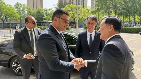 وزير الإسكان ونظيره