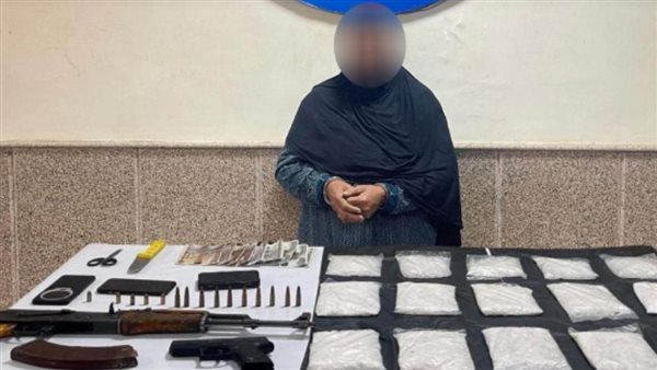 والدته بضبوطات 