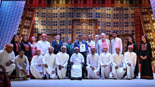  الاحتفاء بأعياد