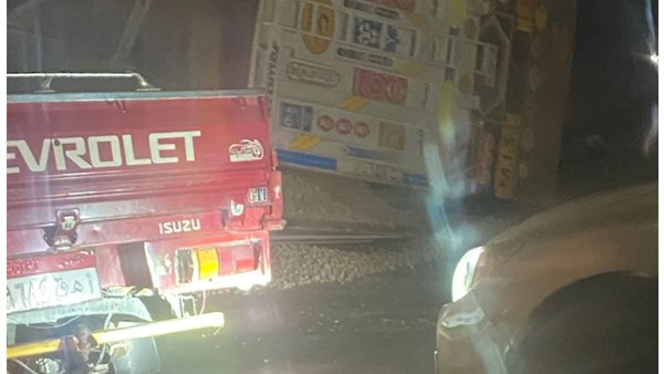  انقلاب تريلا مواد