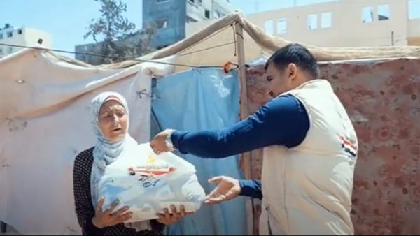 توزيع المساعدات على