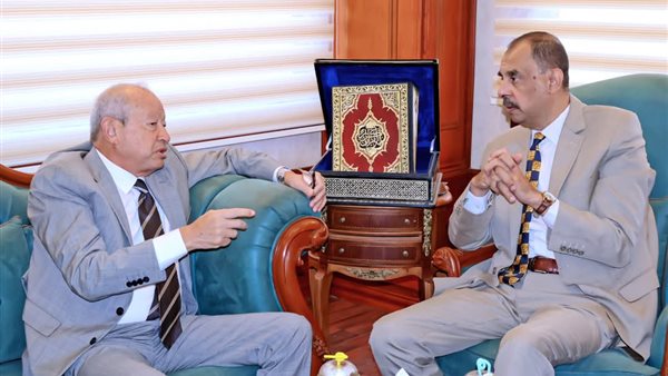 محافظ سوهاج برفقة