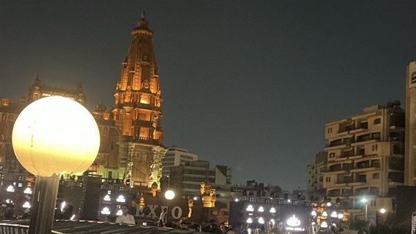 سقوط ستاند حديد على