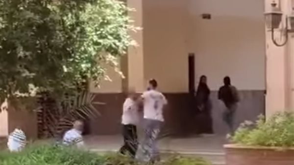 مشاجرة طالب واخرين