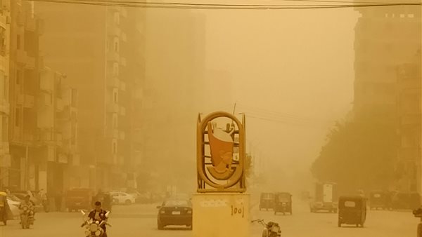 عاصفة رملية تضرب