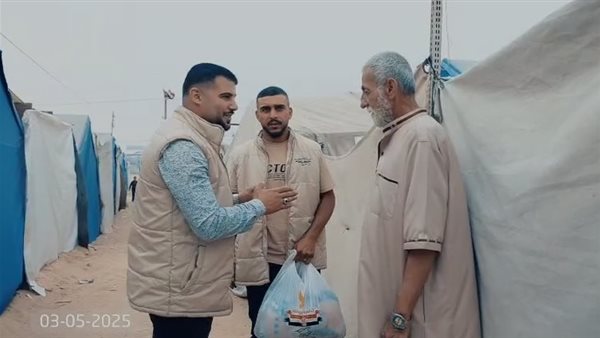 اللجنة المصرية توزع