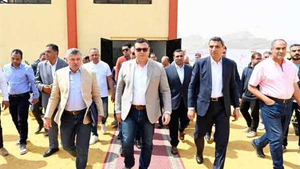 وزير الإسكان ومحافظ