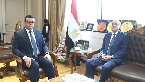 وزير الإسكان و المهندس