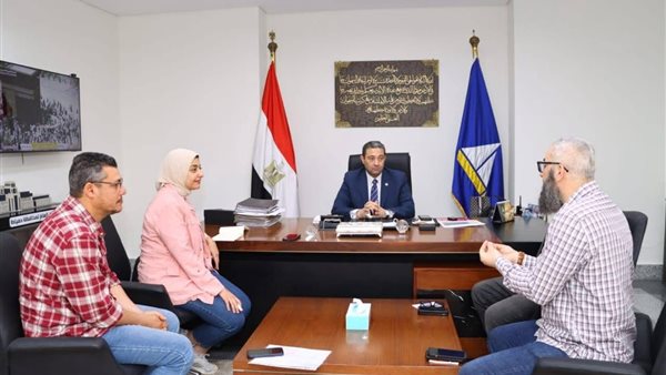 محافظ دمياط يعقد