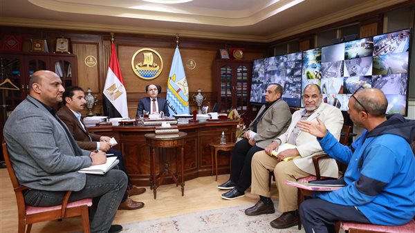 محافظ كفرالشيخ يناقش