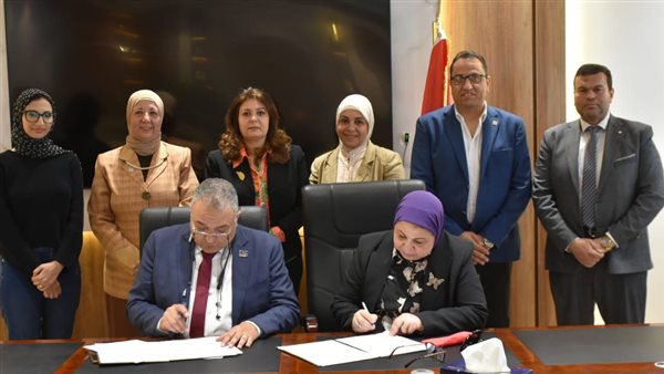 جانب من توقيع البروتوكول