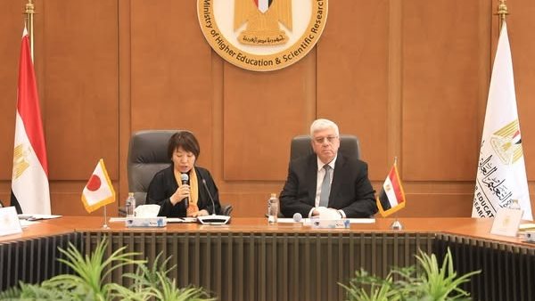 أيمن عاشور  يلتقي