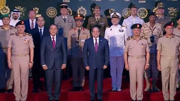 الرئيس السيسي يشهد