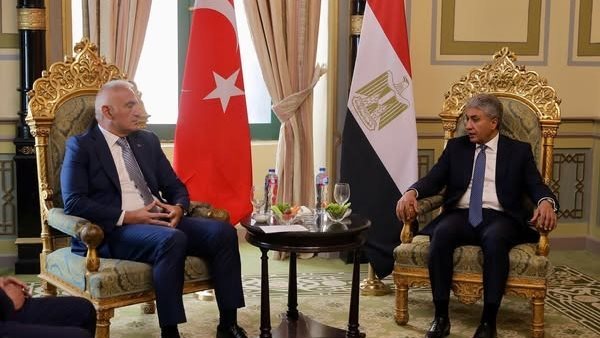 وزير الثقافة والسياحة