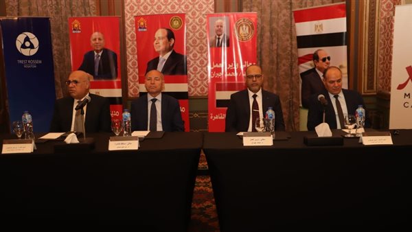 وزير العمل ومحافظ