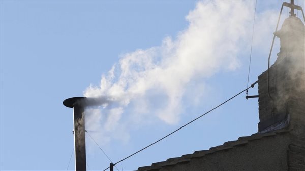 تصاعد الدخان الأبيض