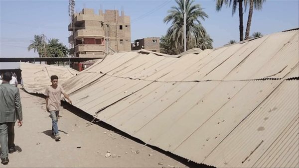 السقف المنهار بموقف