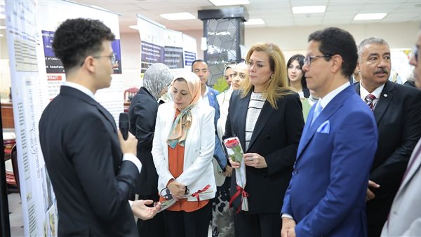 يفتتح معرض للمشروعات