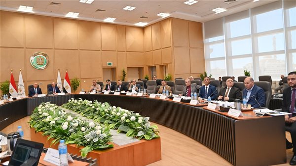 عقد اجتماع اللجنة