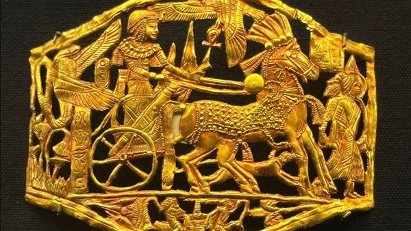 القطع الأثرية 