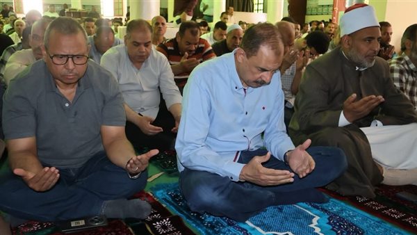 محافظ سوهاج يؤدي