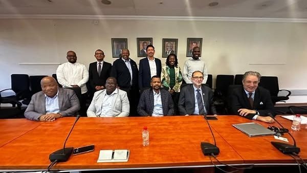 مسؤولي وزارتي الصحة