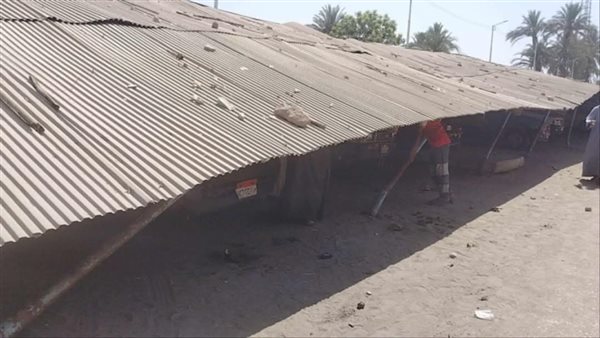 انهيار سقف بموقف
