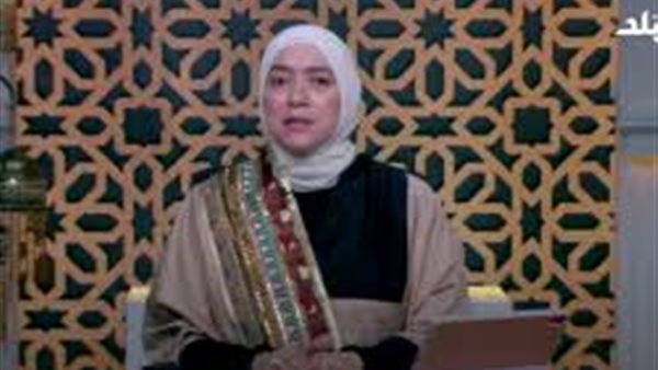  الإعلامية دينا أبو