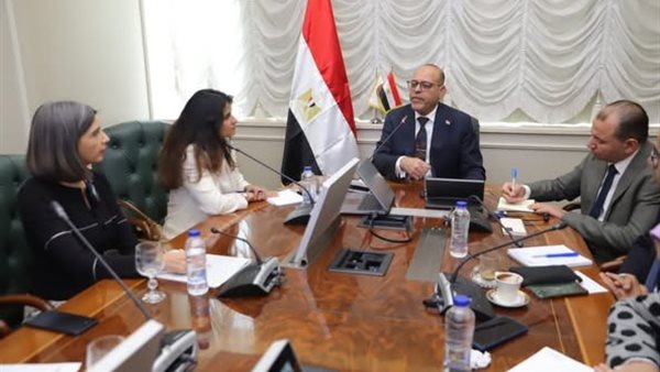 اجتماع وزير العمل