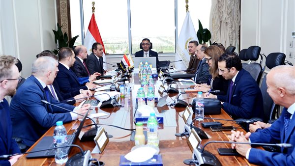 اجتماع وزير التموين