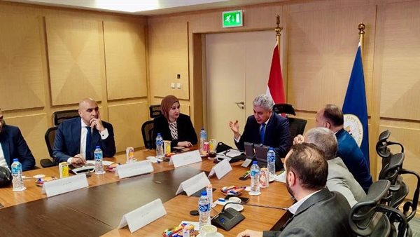 اجتماع وزير السياحة