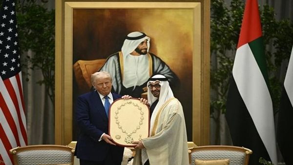 منح ترامب وسام زايد