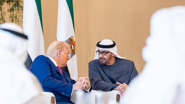 ترمب ورئيس دولة الإمارات