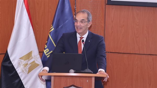 الدكتور عمرو طلعت