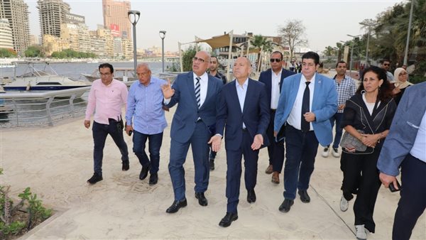 محافظ القاهرة أثناء