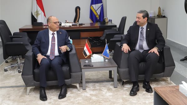 وزير العمل ومحافظ