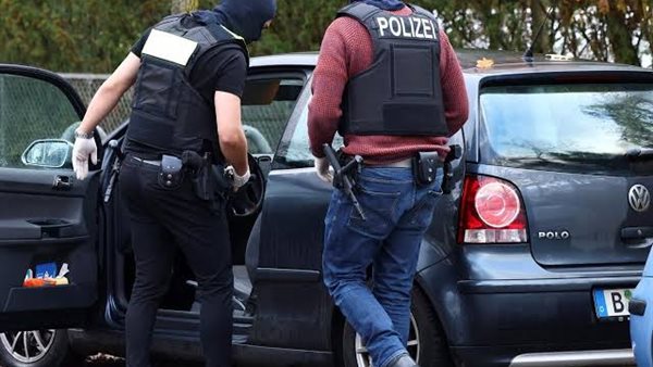 القبض على خمسة أفراد