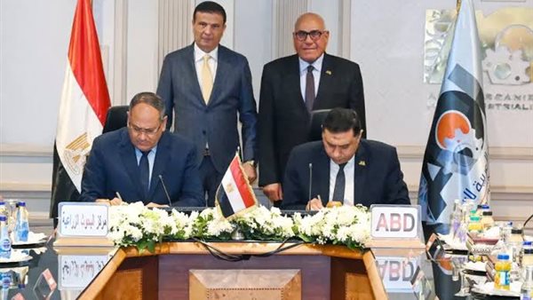 جانب من توقيع الاتفاقية