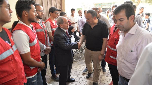 جانب من جولة المحافظ