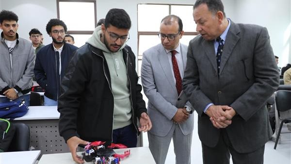 أول طائرة بدون طيار