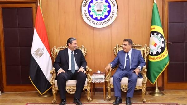 جانب من التوقيع