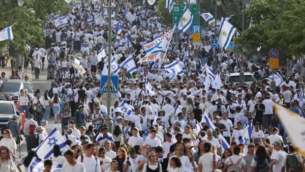 مواجهات وهتافات ضد