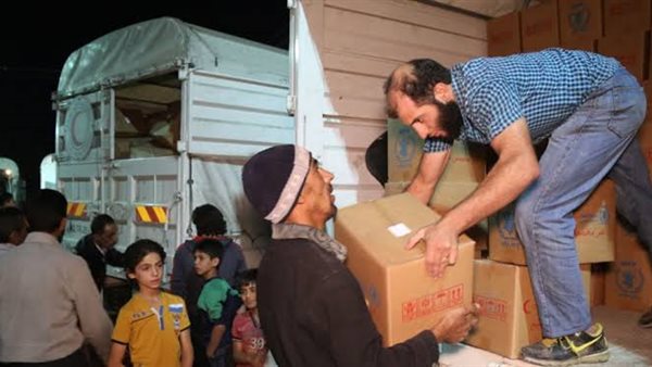 توزيع المساعدات الإنسانية