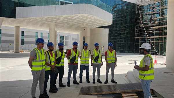 جانب من استلام العمل